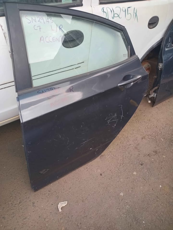 2011 to 2019 Hyundai accent L/R door for sale WhatsApp or cell - Private Seller