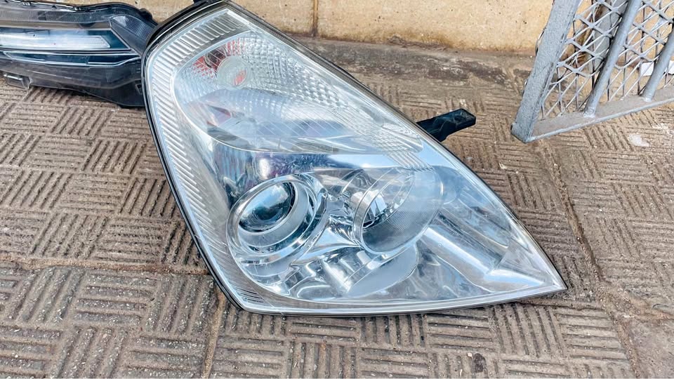 Kia Sedona Carnival Headlight - Private Seller Kia Sedona Carnival Headlight - Private Seller