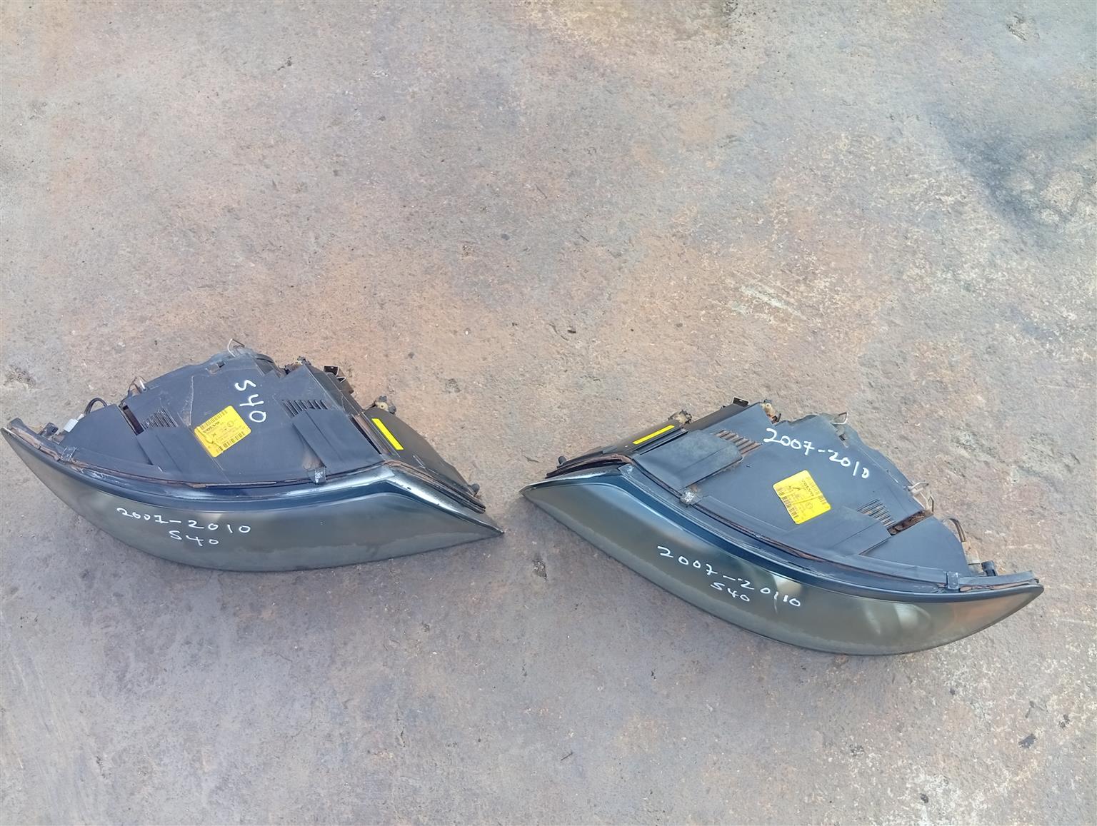 2005-2011 Volvo S40 left and right headlight - Private Seller