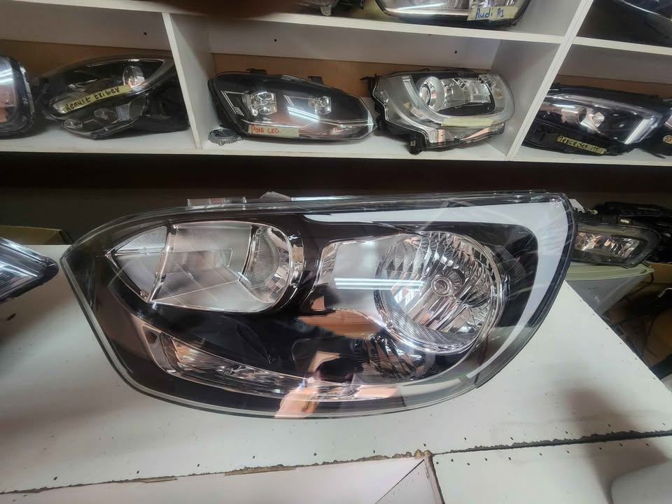 Kia rio headlight super clean - Private Seller Kia rio headlight super clean - Private Seller