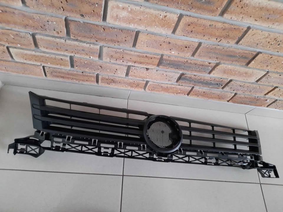 VW CADDY MK3 12 ON BRAND NEW FRONT GRILLES FORSALE