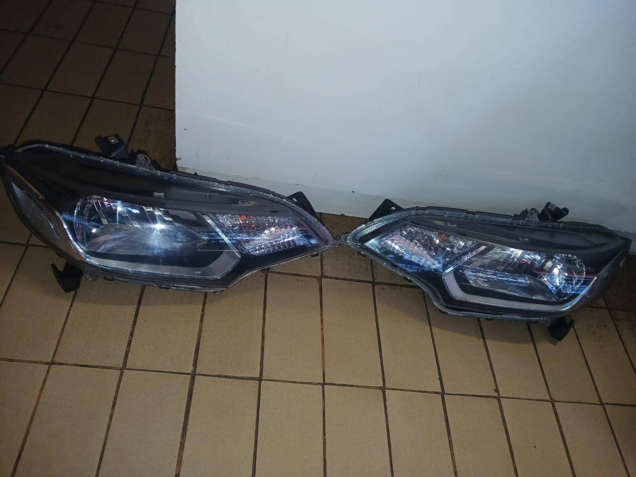 2020 HEADLIGHTS FOR HONDA JAZZ LEFT AND RIGHT FOR SALE - Private Seller 2020 HEADLIGHTS FOR HONDA JAZZ LEFT AND RIGHT FOR SALE - Private Seller