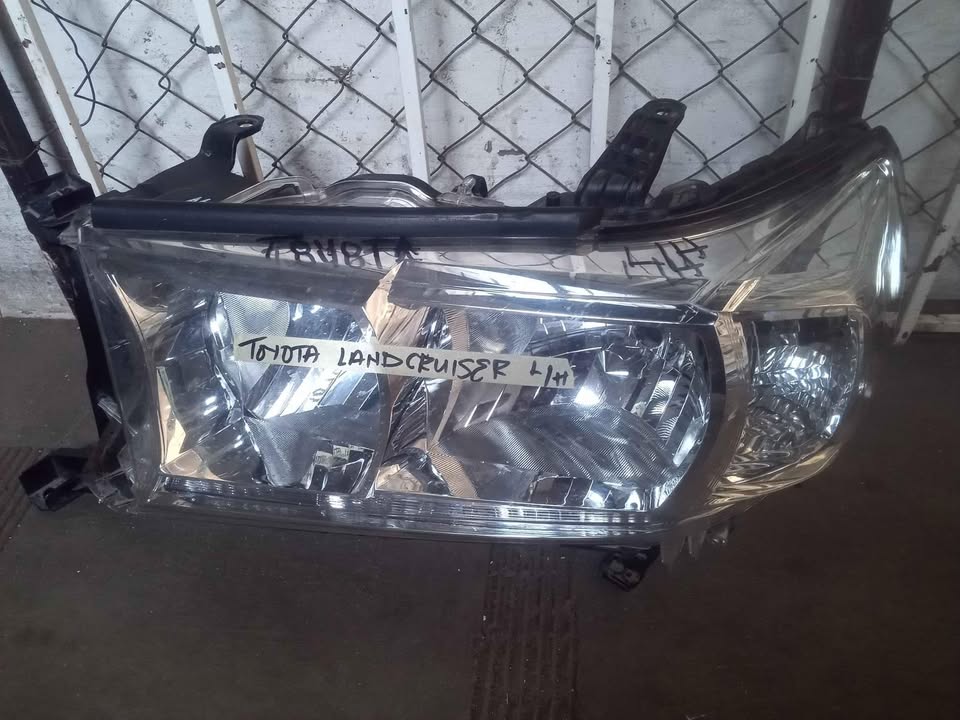 Toyota land cruiser Left headlight