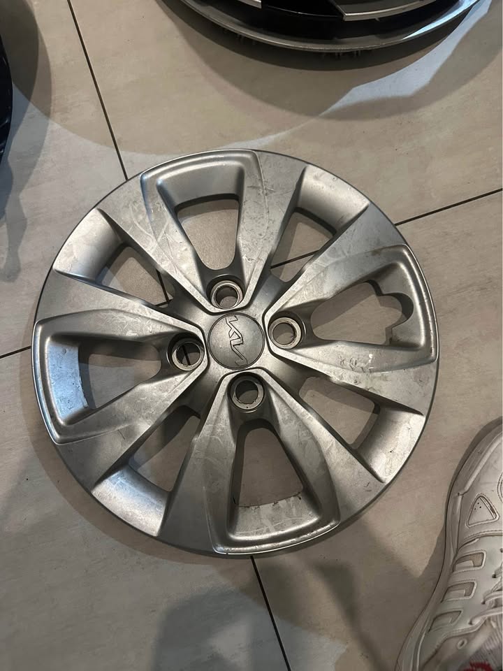 Kia Rio 14-inch wheel cover set - Private Seller Kia Rio 14-inch wheel cover set - Private Seller