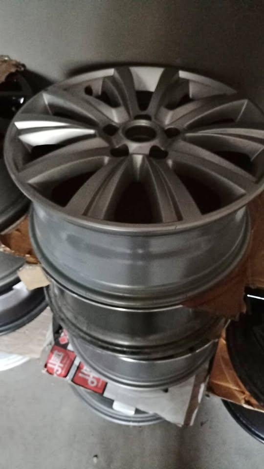 18" VW Amarok original mag to use for spare