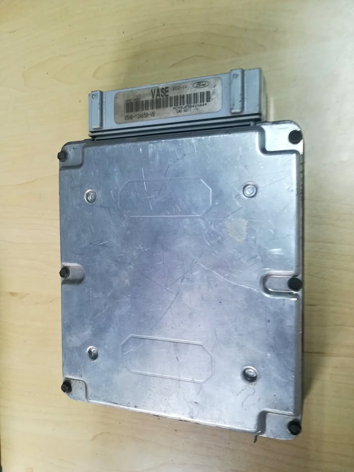 FORD ESCORT 1.8 ENGINE CONTROL MODULE - Private Seller FORD ESCORT 1.8 ENGINE CONTROL MODULE - Private Seller