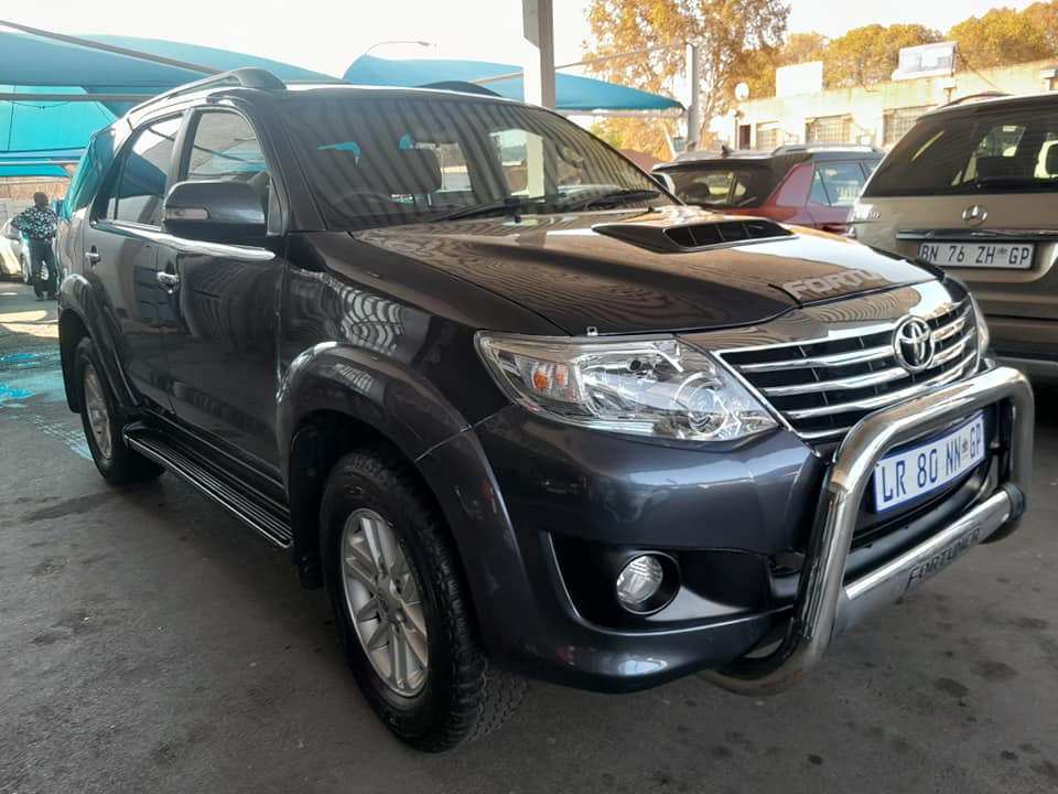 2015 TOYOTA FORTUNER 2.5 4X2 AUTOMATIC