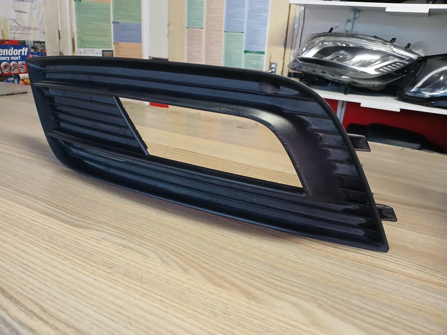 2016 AUDI A4 FOGLIGHT COVER LEFTSIDE FOR SALE IN EXCELLENT CONDITION - Private Seller 2016 AUDI A4 FOGLIGHT COVER LEFTSIDE FOR SALE IN EXCELLENT CONDITION - Private Seller