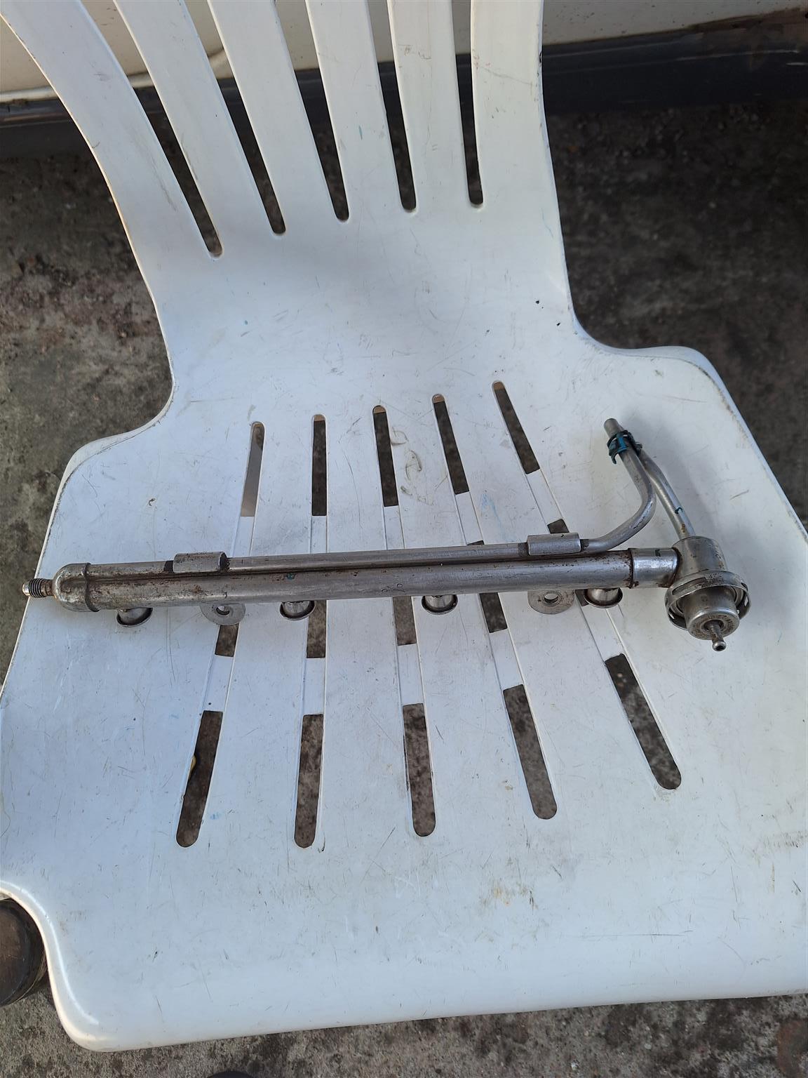 Fuel rail..used ..taken off an opel corsa . In good condition. - Private Seller