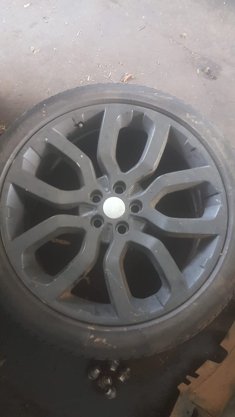 2016 Range Rover Sport 3.0l SDV6 SE Rim Set for sale - Private Seller 2016 Range Rover Sport 3.0l SDV6 SE Rim Set for sale - Private Seller