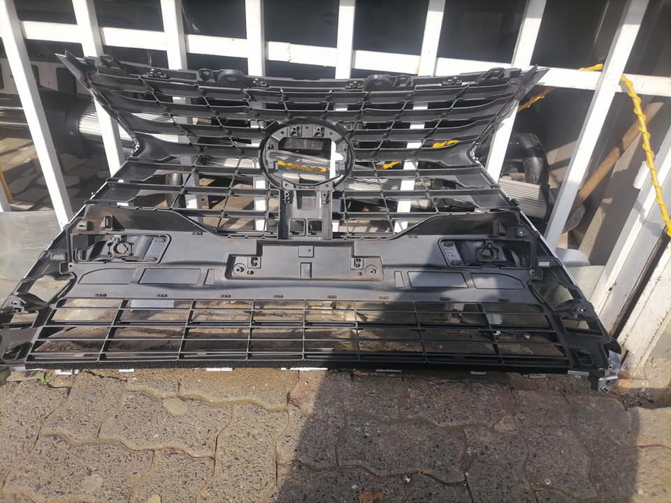 Lexus NX200H grille DM or contact number in the description for assistance. - Private Seller