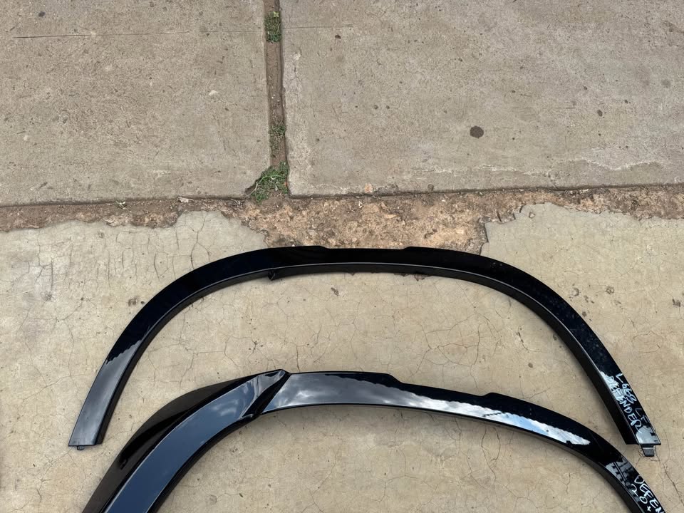 Land Rover Defender Fender Wheel Arch Set - Private Seller Land Rover Defender Fender Wheel Arch Set - Private Seller