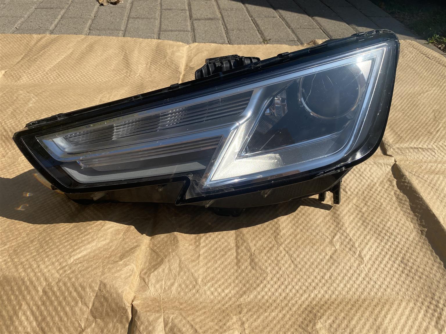 2018 AUDI A4 B9 XENON HEADLIGHT LEFT SIDE FOR SALE. IN EXCELLENT CONDITION - Private Seller 2018 AUDI A4 B9 XENON HEADLIGHT LEFT SIDE FOR SALE. IN EXCELLENT CONDITION - Private Seller