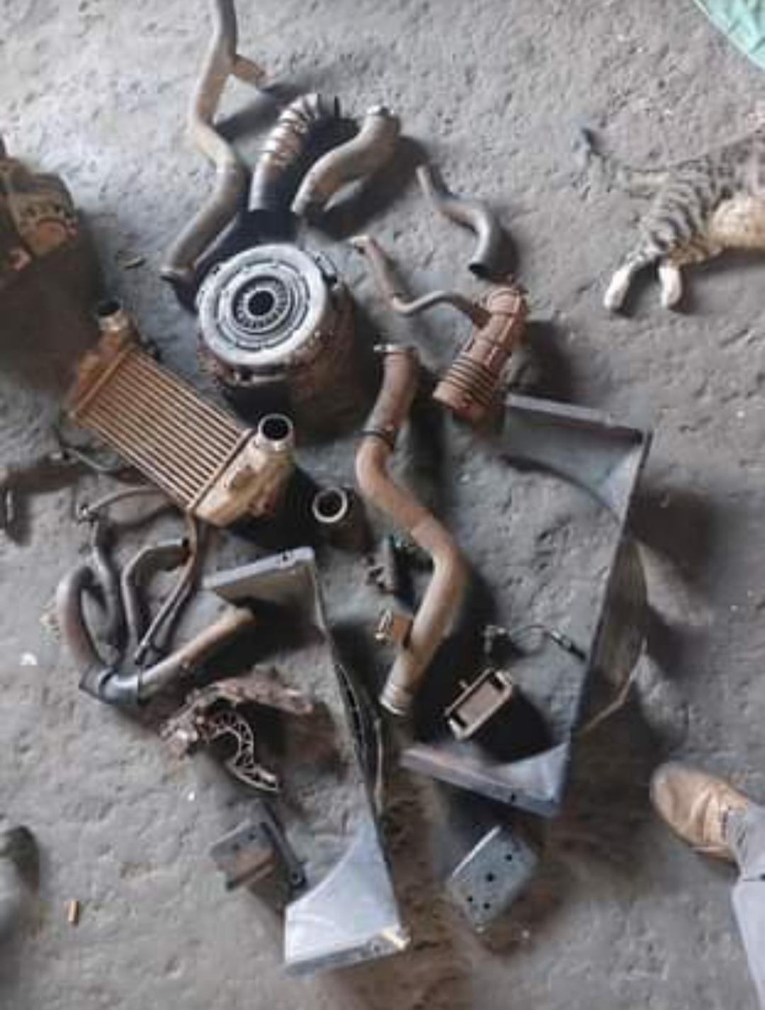 Hyundai 2.5 engine (D4CB engine code) stripping - Private Seller Hyundai 2.5 engine (D4CB engine code) stripping - Private Seller