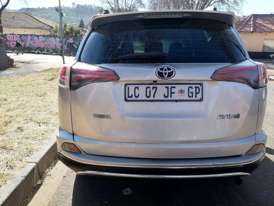 2016 TOYOTA RAV4 2.0 MANUAL TRANSMISSION IN EXCELLENT CONDITION
