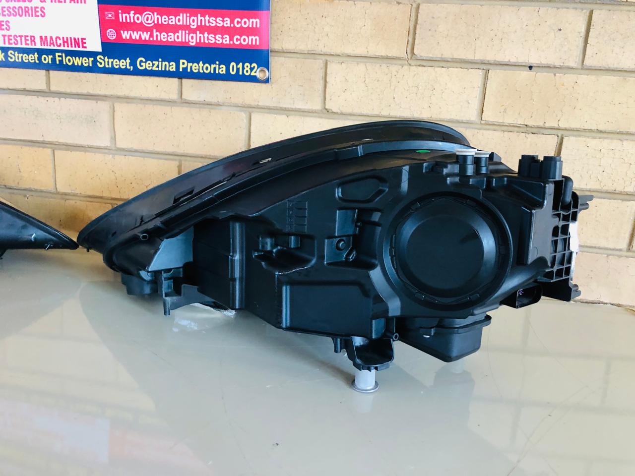 Porsche Cayenne 9YA (chrome) Matrix left and right side xenon headlights - Private Seller Porsche Cayenne 9YA (chrome) Matrix left and right side xenon headlights - Private Seller