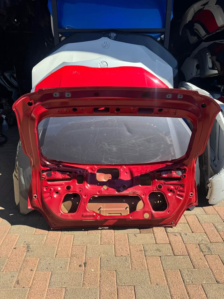 Hyundai Kona Boot Lid Tailgate Door - Private Seller Hyundai Kona Boot Lid Tailgate Door - Private Seller