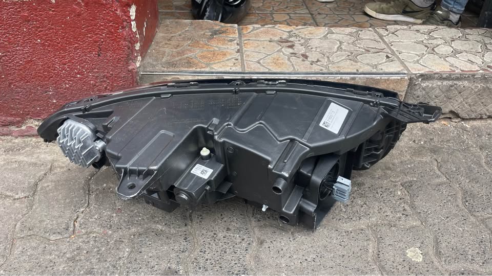 Volvo XC90 LED HEADLIGHT 2015/24 - Private Seller Volvo XC90 LED HEADLIGHT 2015/24 - Private Seller