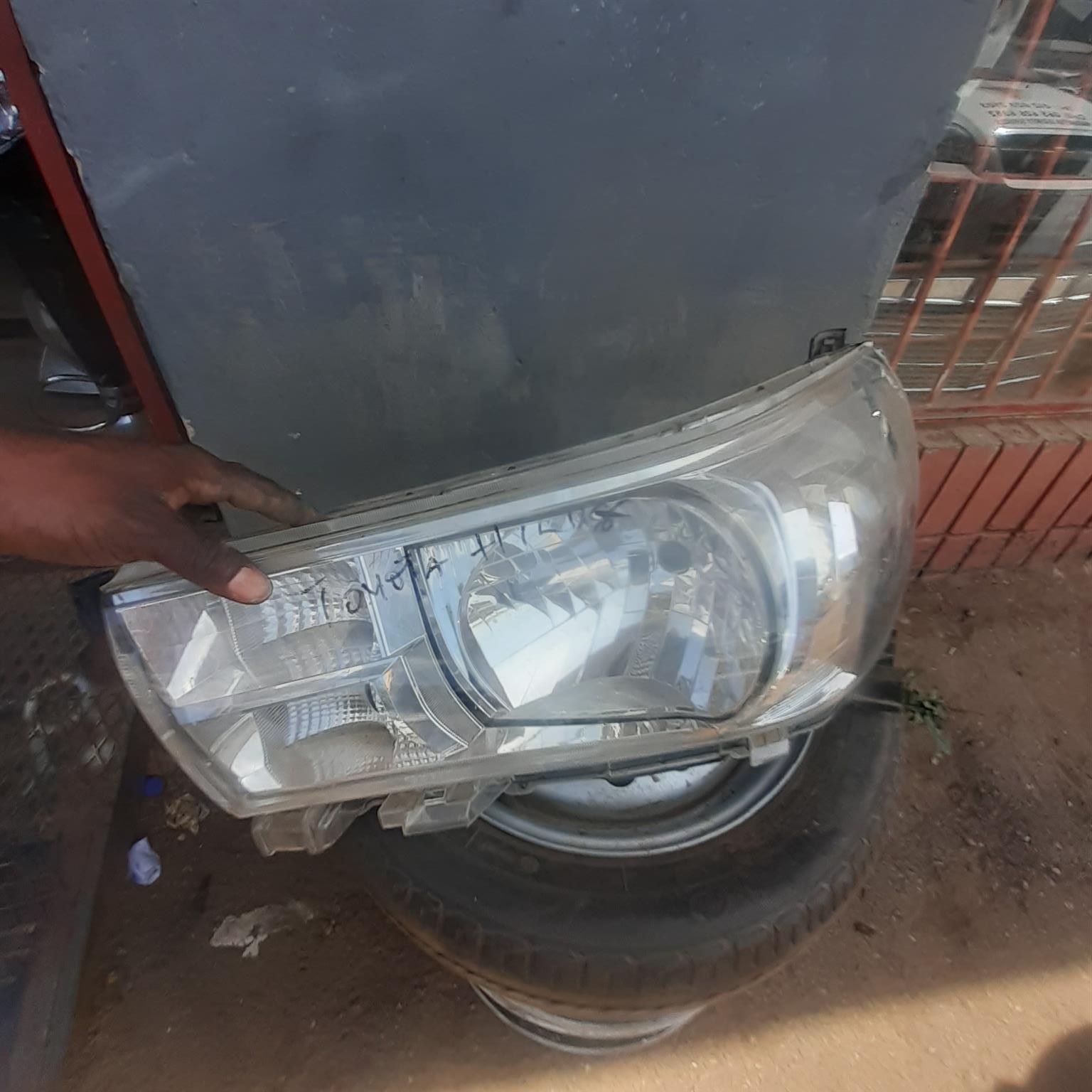TOYOTA HILUX HEADLIGHT FOR SALE DELIVERY AVAILABLE COUNTRY WIDE - Private Seller