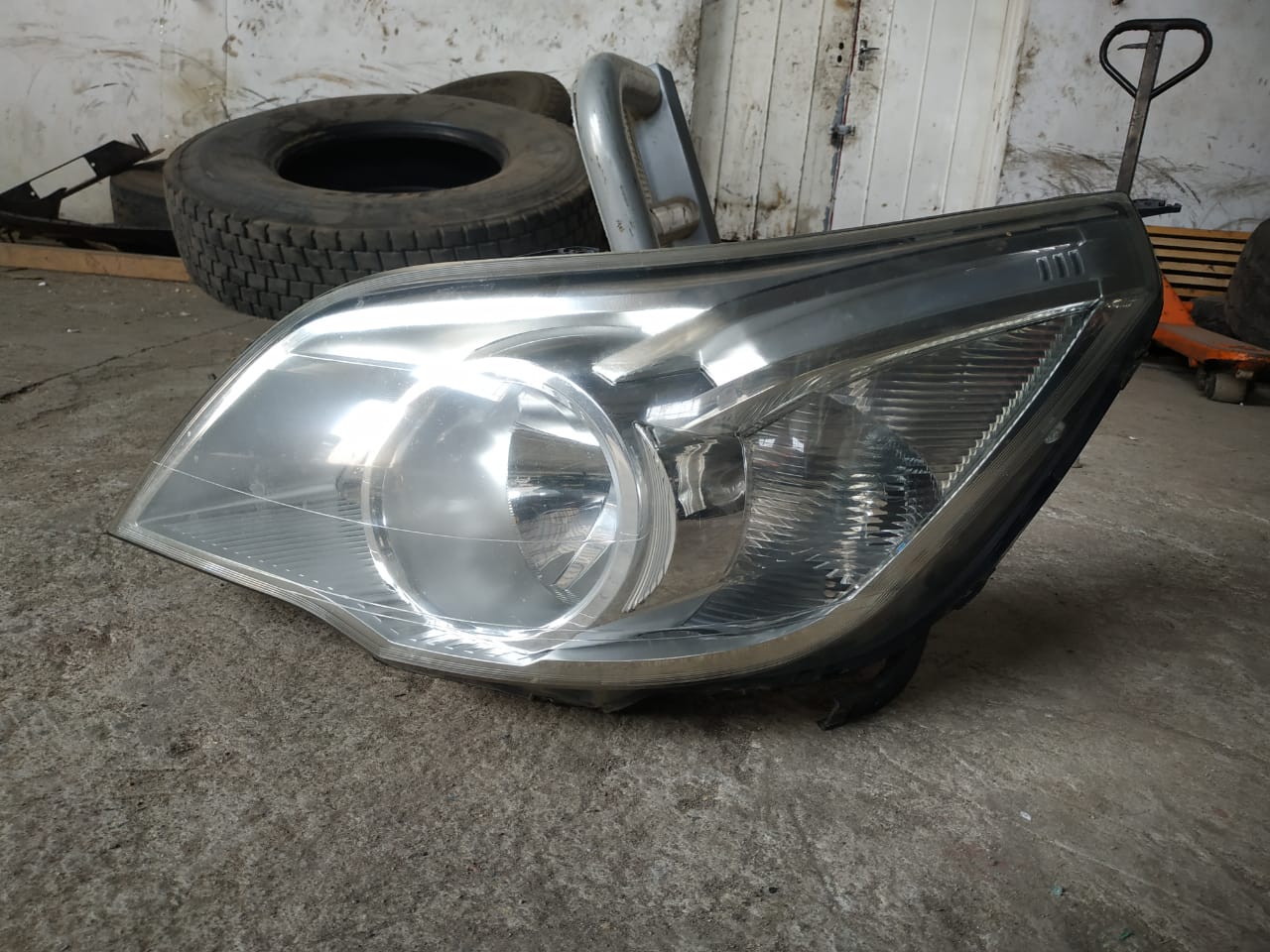 Chevrolet Utility Bakkie left headlight  / head lamp for sale - Private Seller