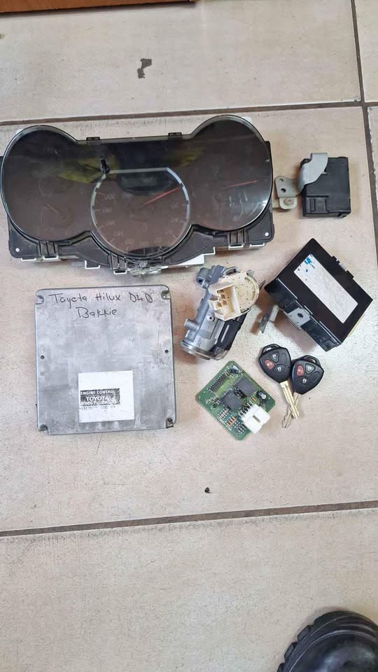 2015 Toyota Hilux D4D 4x4 1KD lock set for sale - Private Seller
