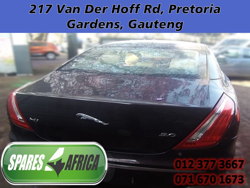 JAGUAR XJ STRIPPING FOR SPARES - Private Seller