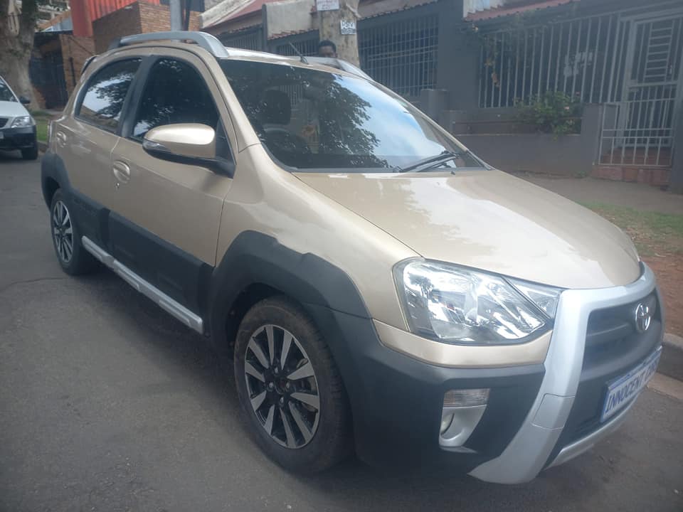 2020 TOYOTA ETIOS CROSS 1.5 PETROL, MANUAL, GOLD COLOR, MILEAGE 37000KMS. SERVICE B