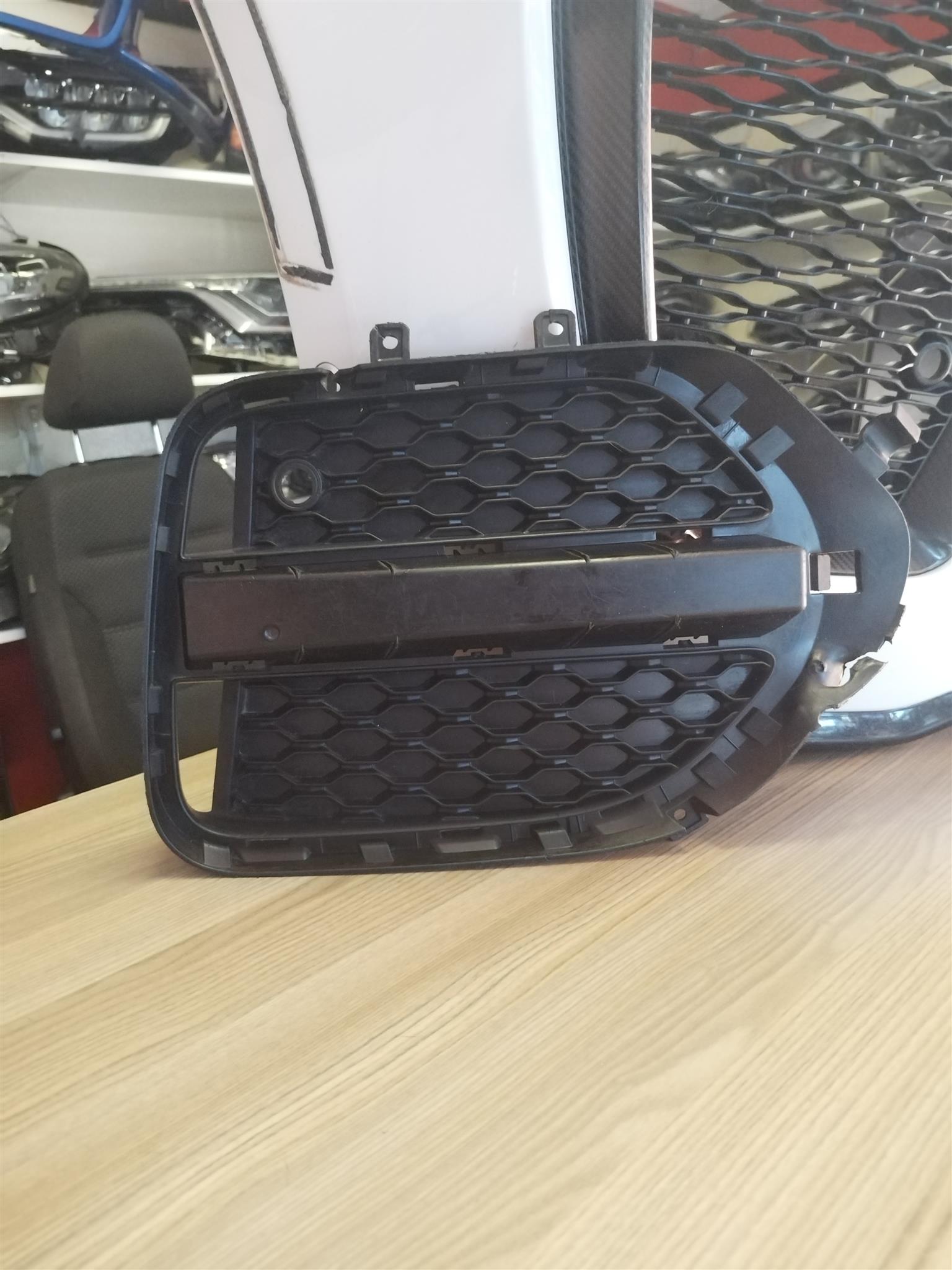 2019  F PACE FOGLIGHT ( JAGUAR)  COVER FOR SALE IN A GOOD CONDITION
