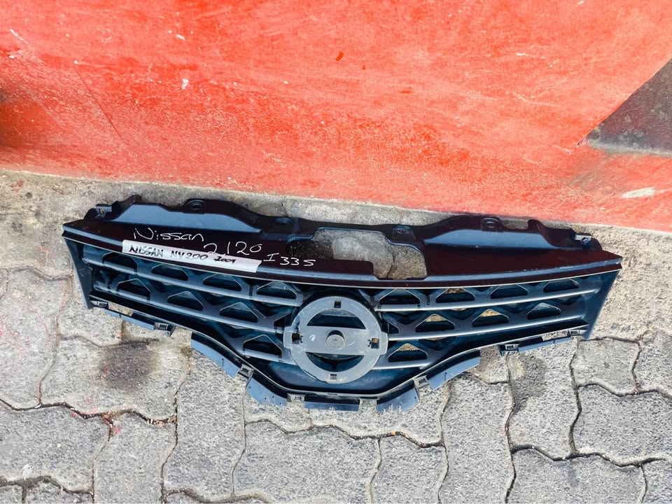 Nissan NV200 grille 2009 - Private Seller Nissan NV200 grille 2009 - Private Seller