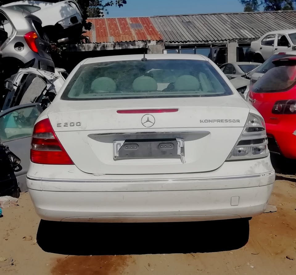 mercedes benz e200 stripping for spares
