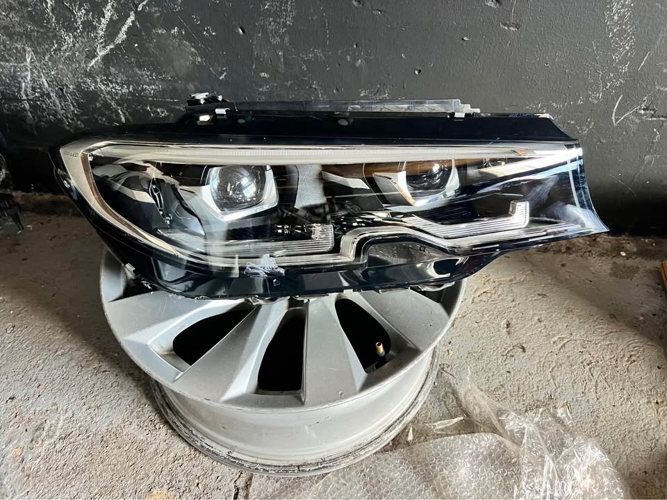 BMW G20 preface headlight RHS - Private Seller BMW G20 preface headlight RHS - Private Seller