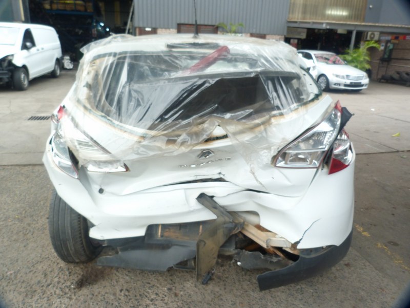 Renault Megane III 1.6 Dynamique Manual White - 2013 STRIPPING FOR SPARES - Private Seller
