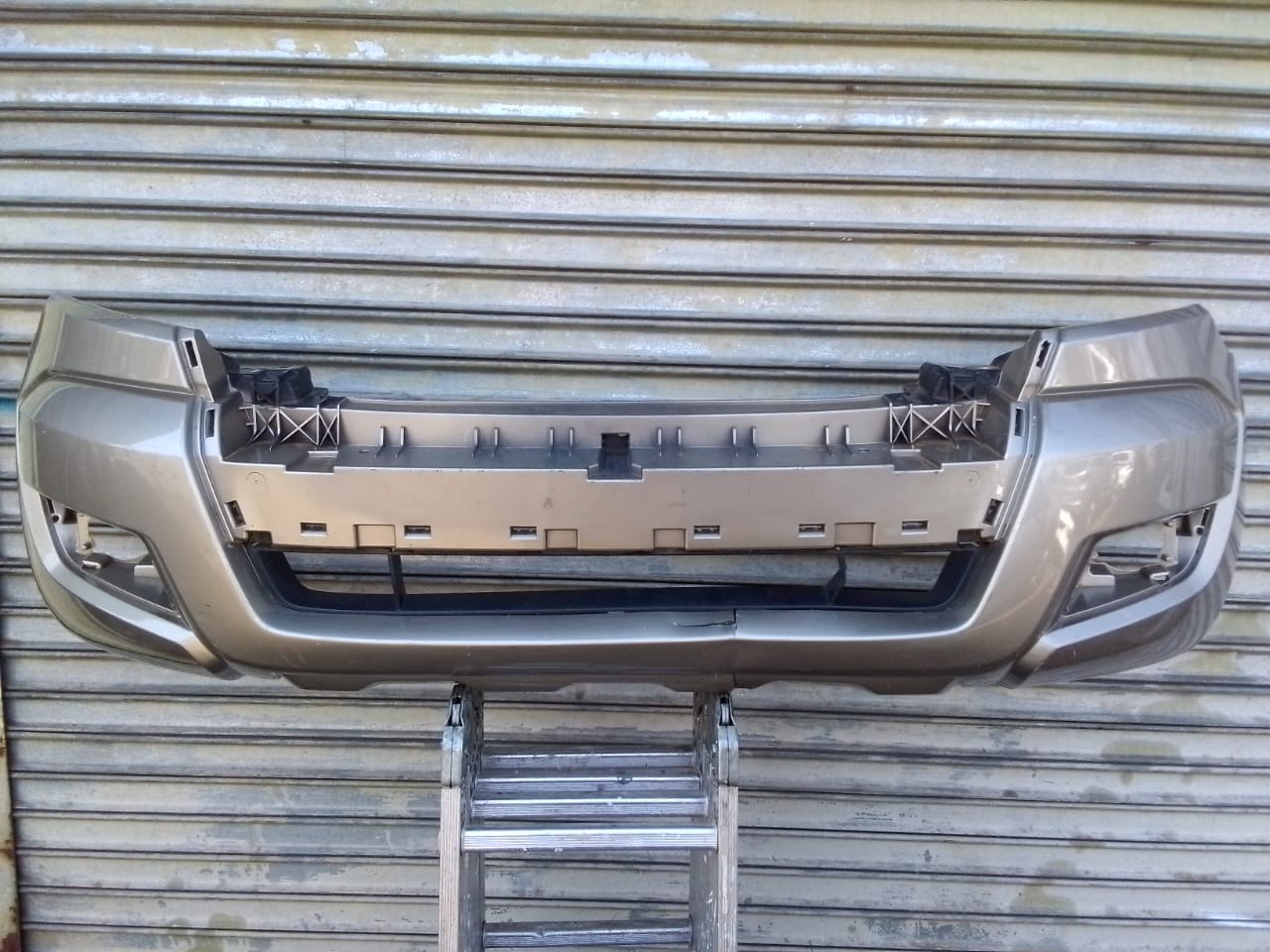 (2016-2018) FORD RANGER T7 FRONT BUMPER FOR SALE - Private Seller (2016-2018) FORD RANGER T7 FRONT BUMPER FOR SALE - Private Seller