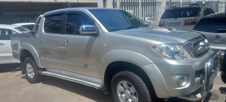 2008 TOYOTA HILUX 3.0 D4D 4X2 DIESEL DOUBLE CAB, MANUAL, SILVER GOLD COLOUR