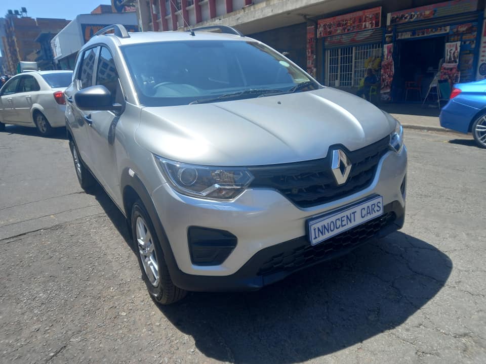 2020 RENAULT TRIBER 1.0 PETROL, MANUAL TRANSMISSION, SILVER COLOUR, MILEAGE 65000KM