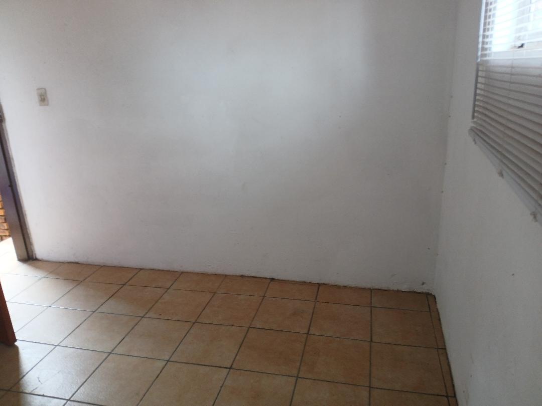 Ridgeway Johannesburg South,1Bedroomed back room for rent. Junk Mail