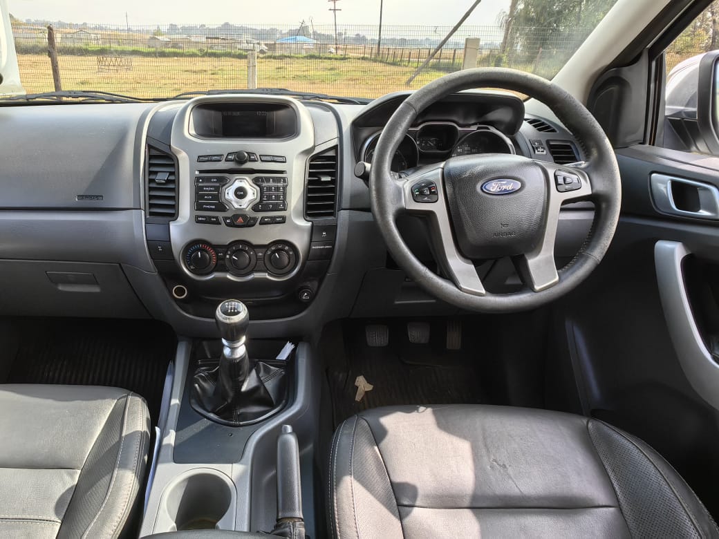 Ford ranger 3.2 XLT 4x2 double cab manual 2013