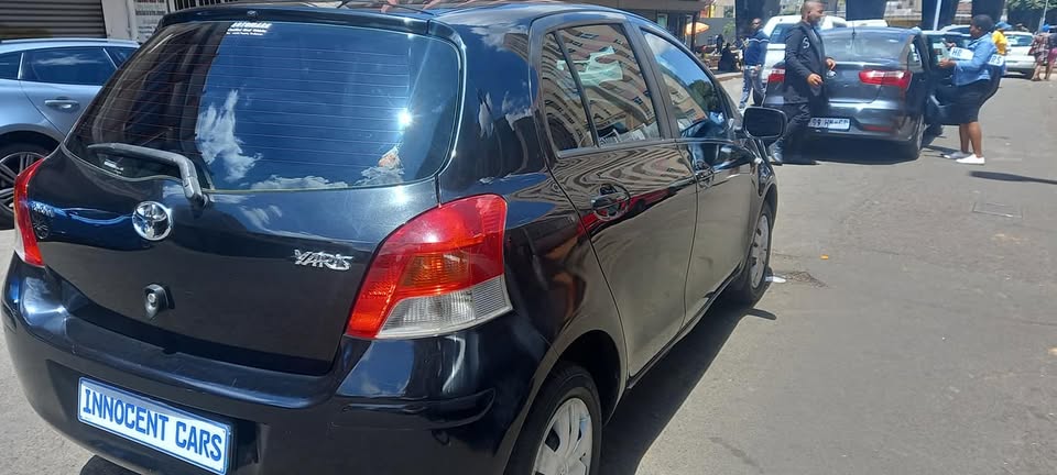 2011 TOYOTA YARIS 1.3 PETROL, MANUAL TRANSMISSION, BLACK COLOUR, MILEAGE