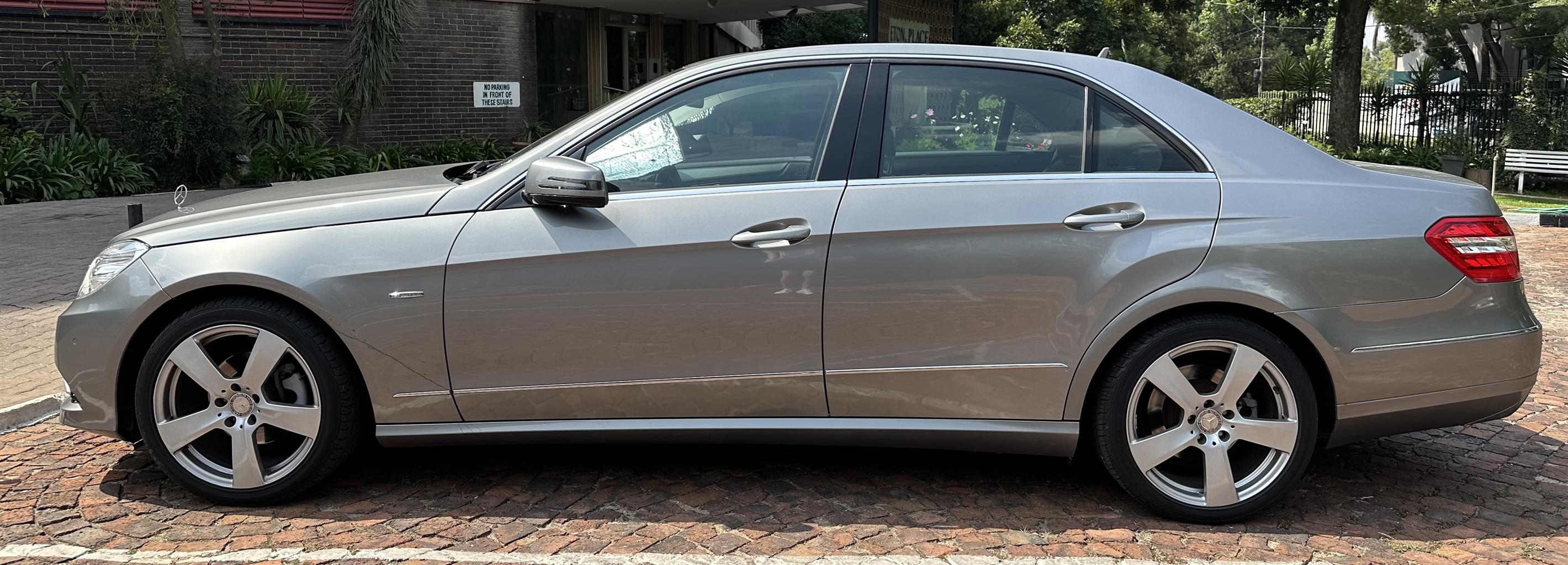 Used 2009 Mercedes-Benz E-Class E200 Avantgarde - Private Seller Used 2009 Mercedes-Benz E-Class E200 Avantgarde - Private Seller