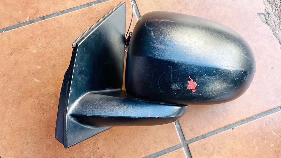 Dodge Caliber side mirror - Private Seller Dodge Caliber side mirror - Private Seller