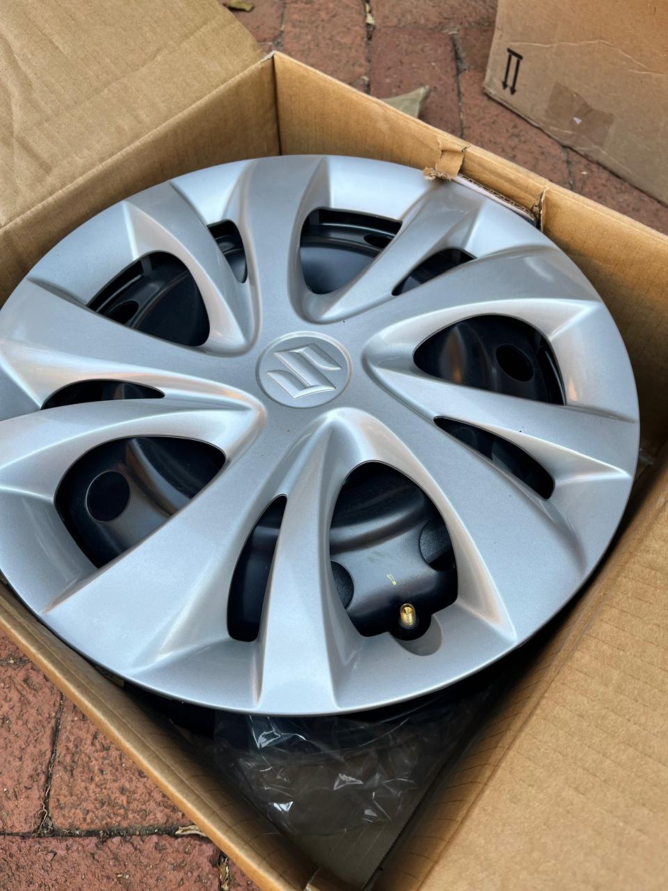 x 4 Orginal Suzuki hubcaps and OEM rims - Private Seller