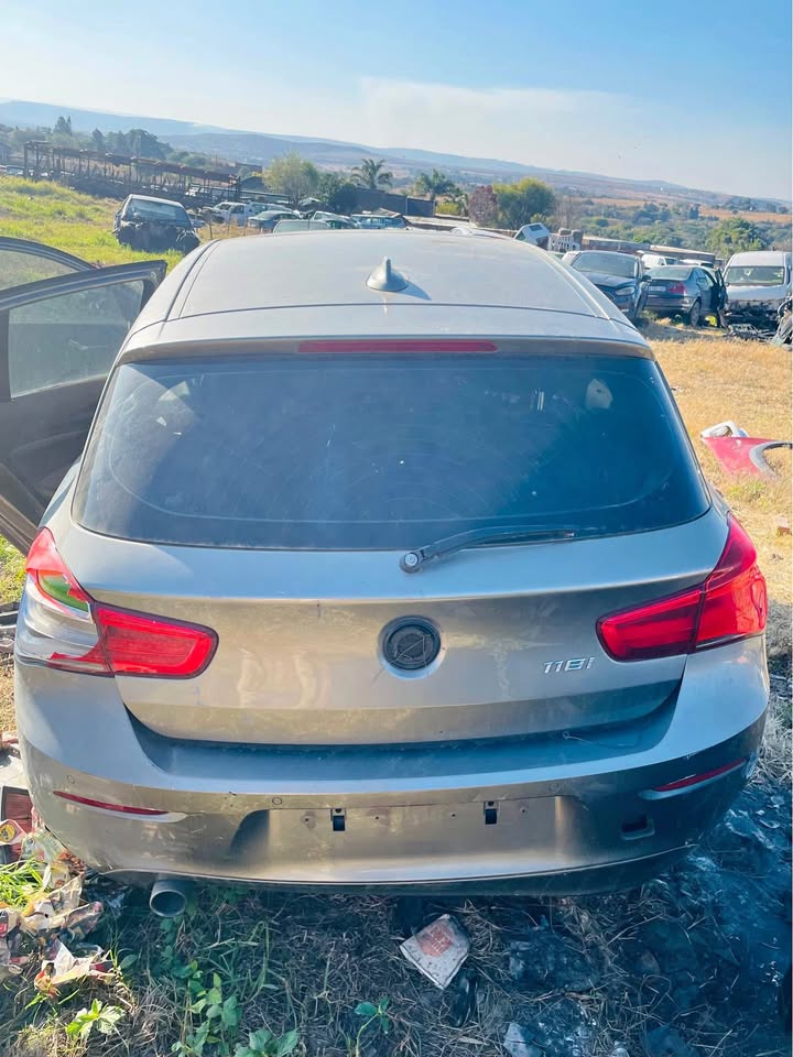 BMW 118i stripping for spares