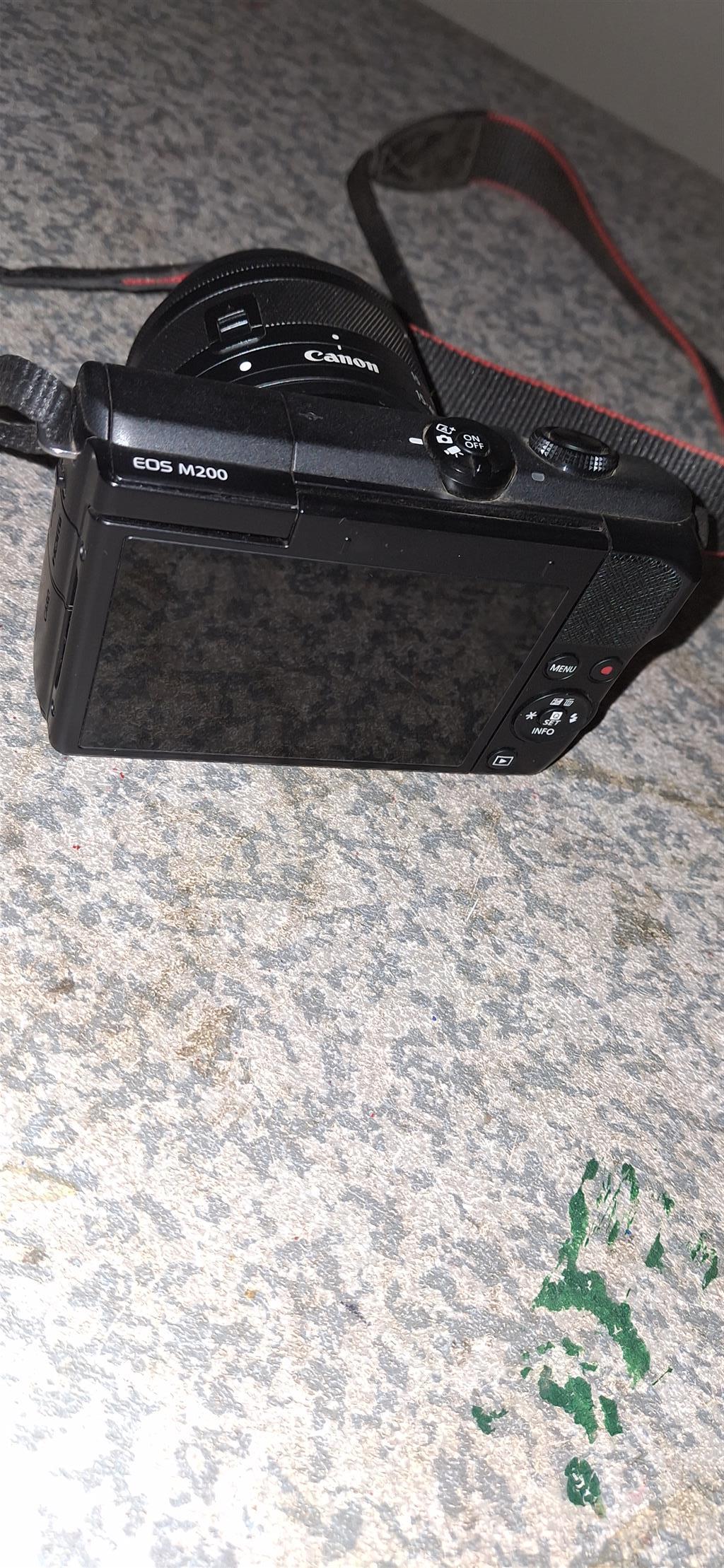 CANON EOS M200 CAMERA