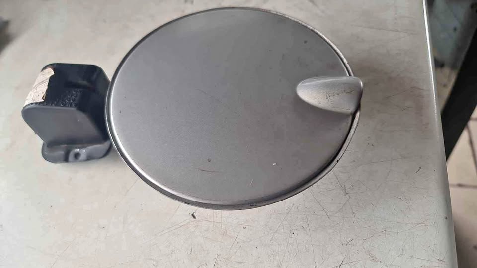 Opel corsa gamma hatchback petrol flap