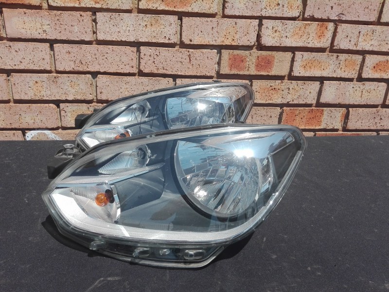 Volkswagen Up Left side Headlight - Private Seller Volkswagen Up Left side Headlight - Private Seller