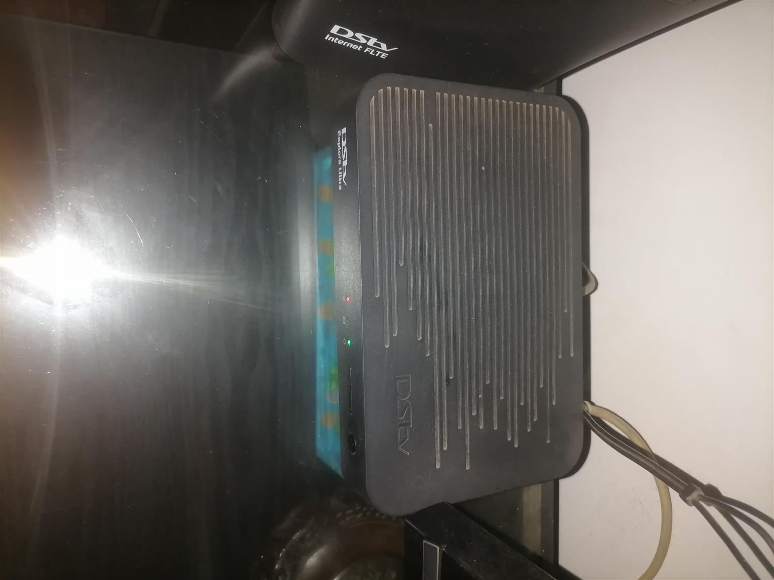 Dstv Explora Ultra and remote, 1 year old and still brand new condition