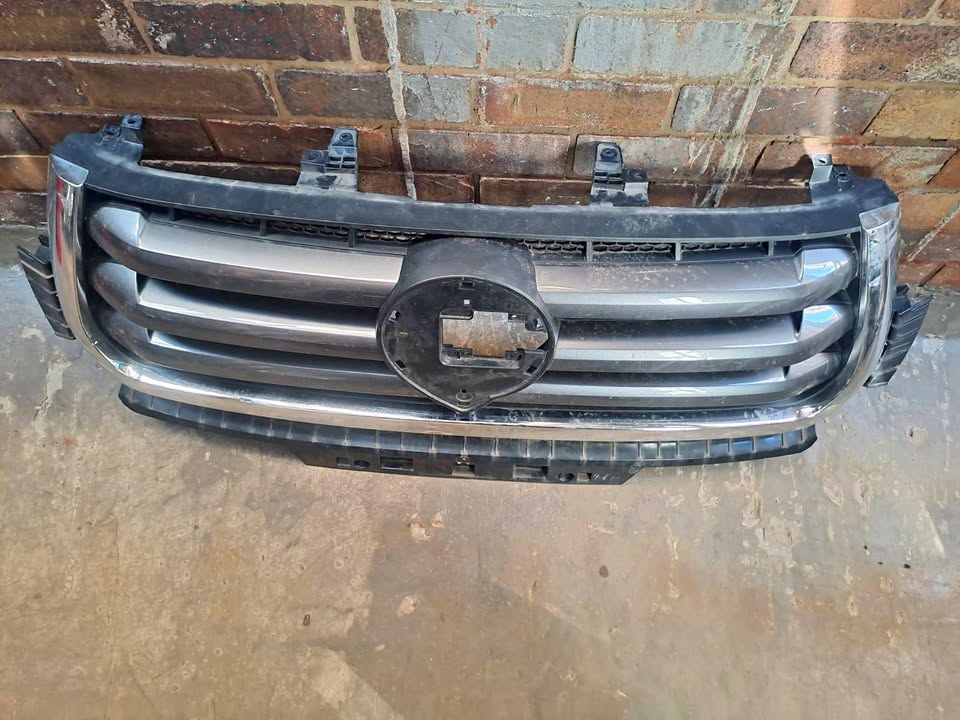 2019 - 2024 GWM STEED BAKKIE FRONT GRILLE R10 - Private Seller 2019 - 2024 GWM STEED BAKKIE FRONT GRILLE R10 - Private Seller