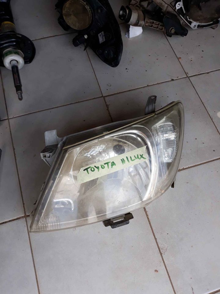 2012 Toyota Hilux Headlight - Private Seller 2012 Toyota Hilux Headlight - Private Seller