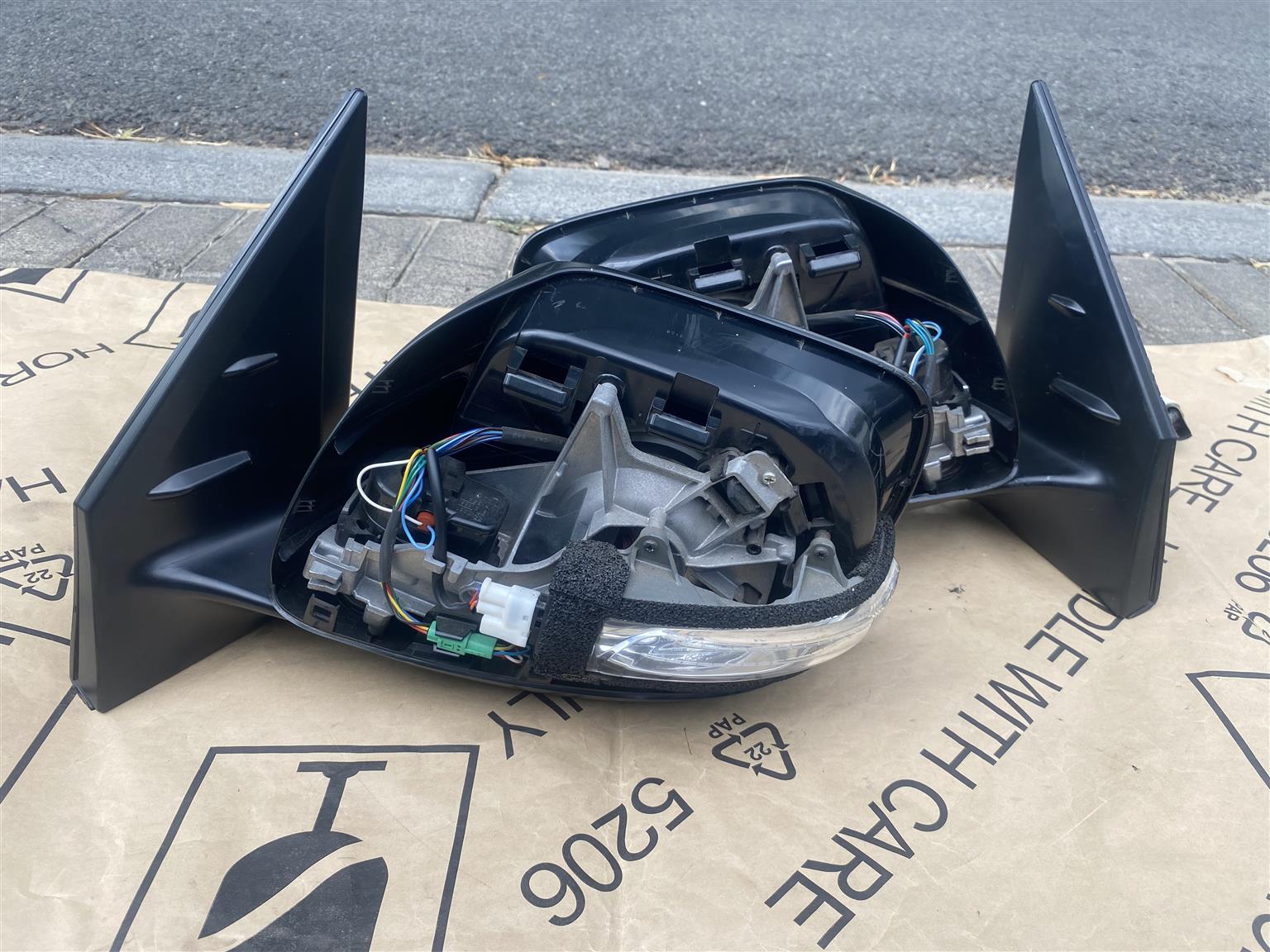 2020 TOYOTA LAND CRUISER ELECTRONIC AUTO-FOLD BLIND SPOT CAMERA MIRRORS FOR SALE - Private Seller 2020 TOYOTA LAND CRUISER ELECTRONIC AUTO-FOLD BLIND SPOT CAMERA MIRRORS FOR SALE - Private Seller