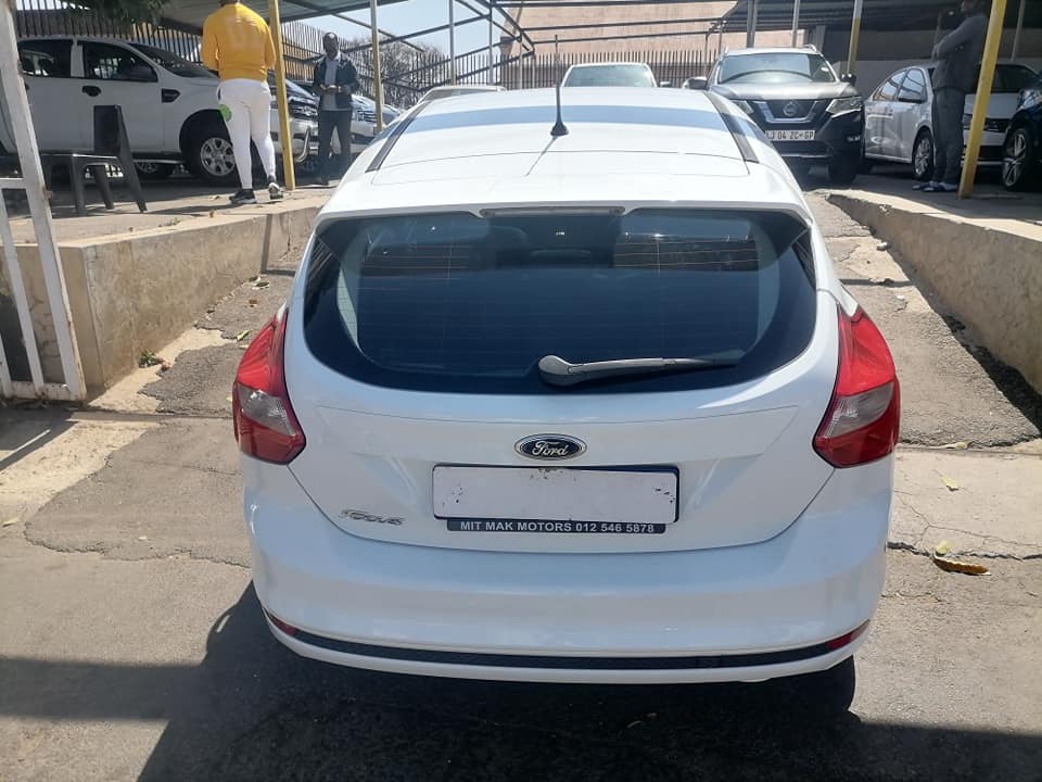 2014 Ford Focus 1.6 Hatchback leather seat